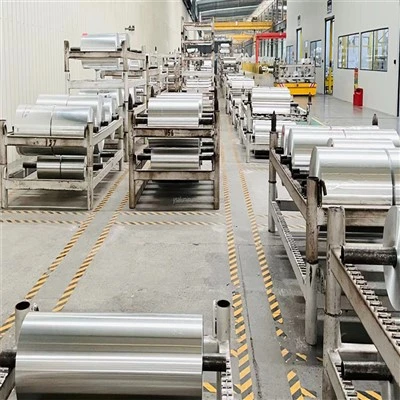 Recipiente din folie de aluminiu pentru mesele de sarbatori
